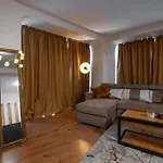 French Windows Center Апартамент