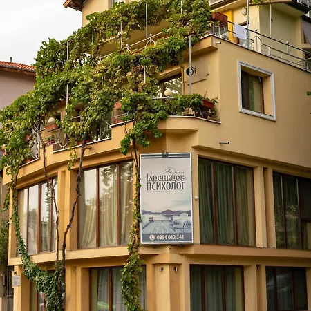 French Windows Center Апартаменты