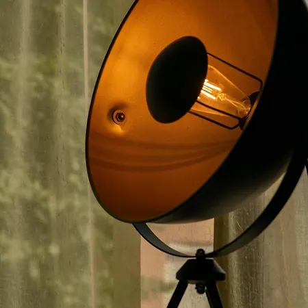 Apartment Cozy With French Windows *