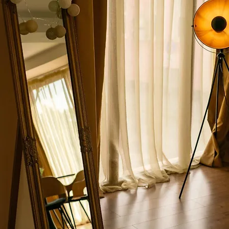 Cozy With French Windows Apartment *