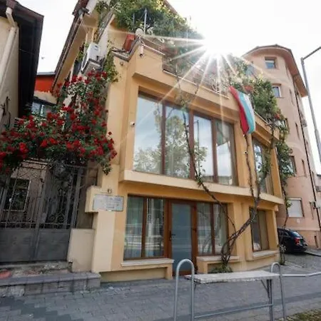 Apartment Cozy With French Windows *