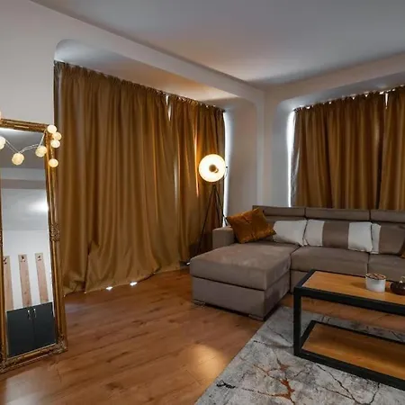 Cozy With French Windows, Mrenicov Apartment