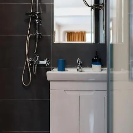 Daire Cozy With French Windows