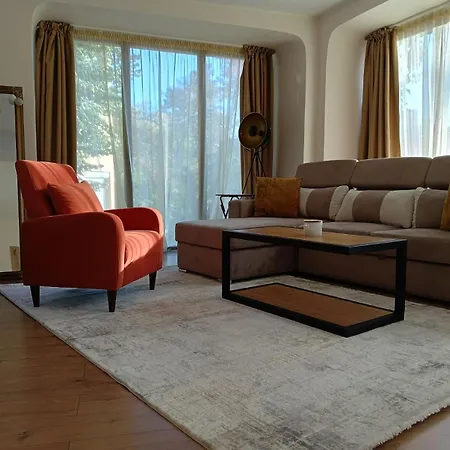 Cozy With French Windows Apartment