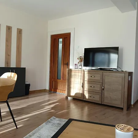 Cozy With French Windows, Mrenicov Apartment