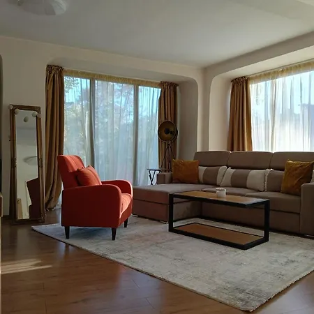 Cozy With French Windows Apartment Plovdiv