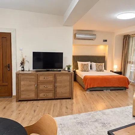 Daire French Windows Center *
