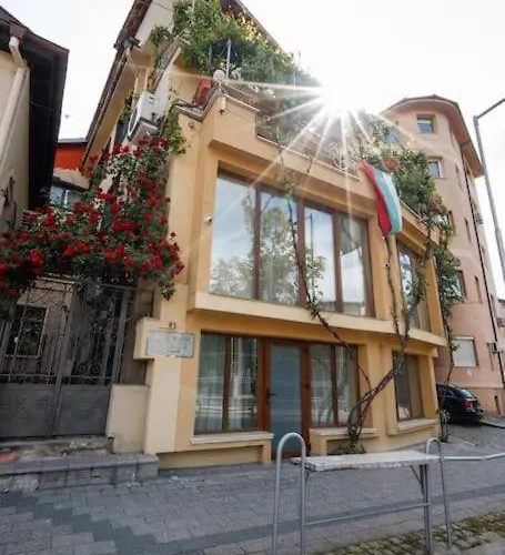 Apartment French Windows Studio Top Center *