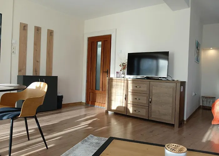 French Windows Studio Top Center Apartment